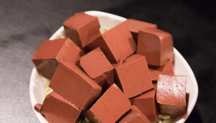 女人过了40岁, 月经量少, 这3类食物别乱吃, 贪吃容易导致提前绝经