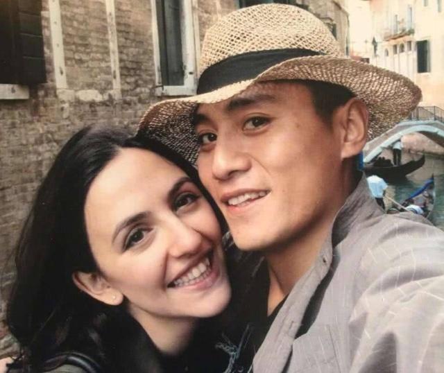 刘烨晒妻子安娜照片, 并称“被媳妇美哭”, 网友: 美过谢娜