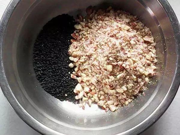 教你君子兰养根窍门, 土里面加点碎渣, 长得满盆都是!