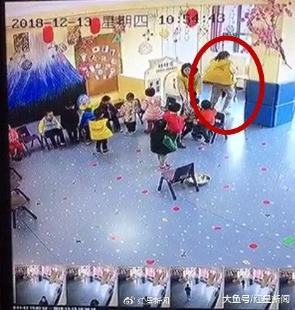 湖南一幼师监控死角内体罚儿童 园方: 已开除体罚、未制止体罚的教师