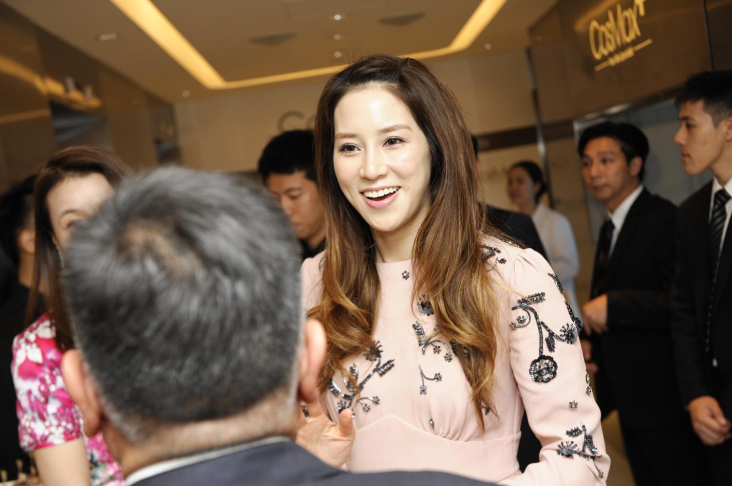 【本可成为当红明星，却因嫁入豪