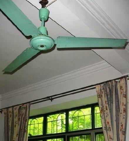 曾幻想过吊扇旋转下来的血腥场面