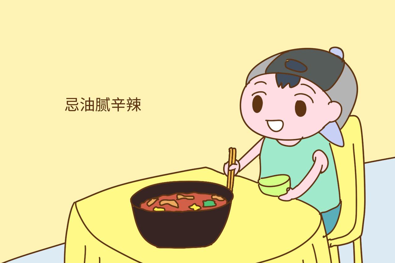 一堂课3个学生流鼻血, 妈妈都要长点心, 别不在意