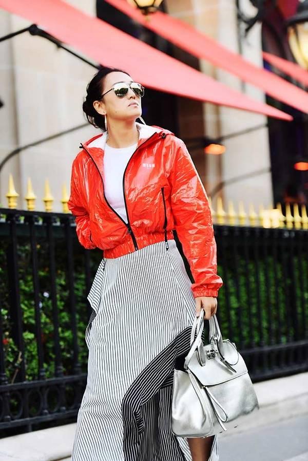 52岁巩俐现身巴黎街头 霸气侧漏气场全开