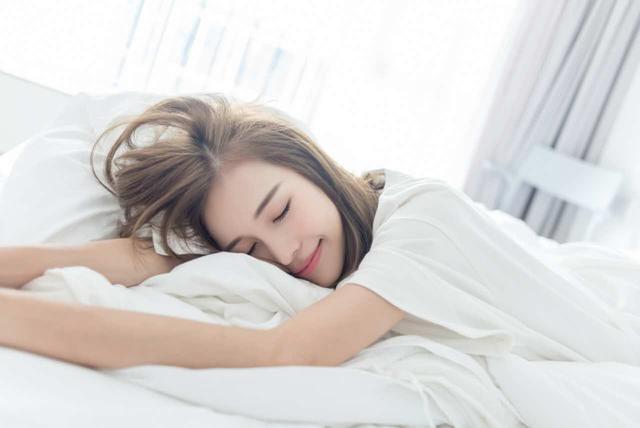 女人被抚摸这4个地方, 很容易动情
