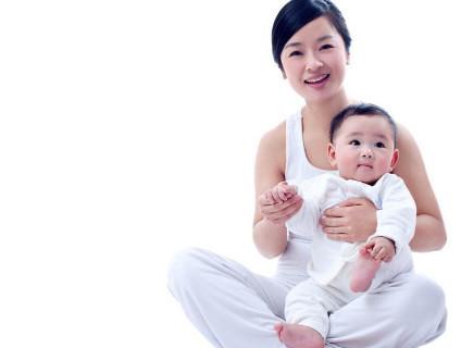 宝宝求“抱抱”妈妈别再拒绝了, 其中的原因是这样的