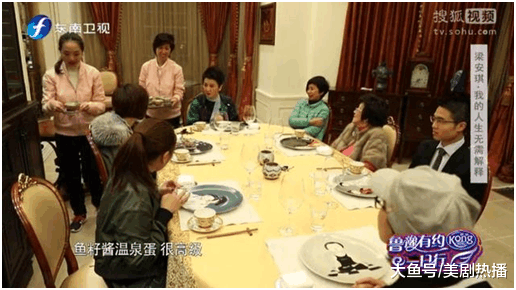 鲁豫去赌王四太家做客, 看到桌上饺子不淡定了, 网友: 豪门真讲究