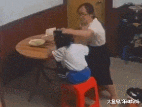 深圳女童被暴打虐待: 有的人就是不配当爹妈!