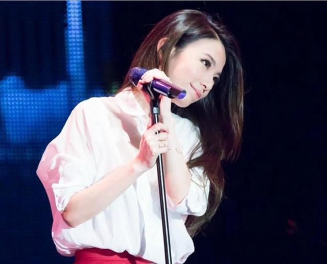 她是林俊杰追了好久的女人, 一个有仙气又调皮的小仙女