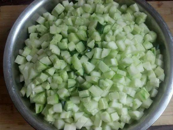 在家腌黄瓜, 这样一甩干, 清爽可口又解暑!