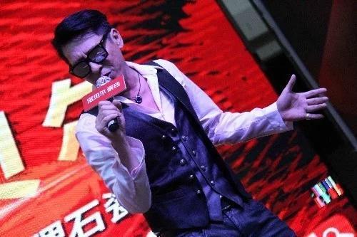 为女友拒绝富豪5000万, 意外车祸导致孩子流产, 今却成这样!