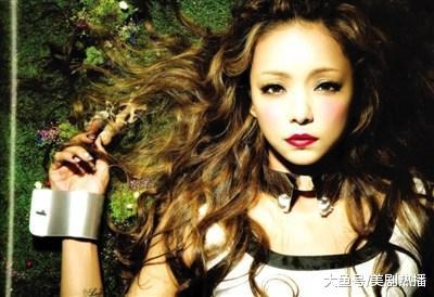 4岁被抛弃, 20岁未婚先孕, 母亲被舅舅杀害! 一代歌神命运如此悲惨!