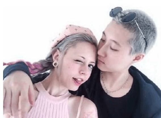 吴卓林女友炮轰母亲虐待自己和狗: 应该被关进监狱