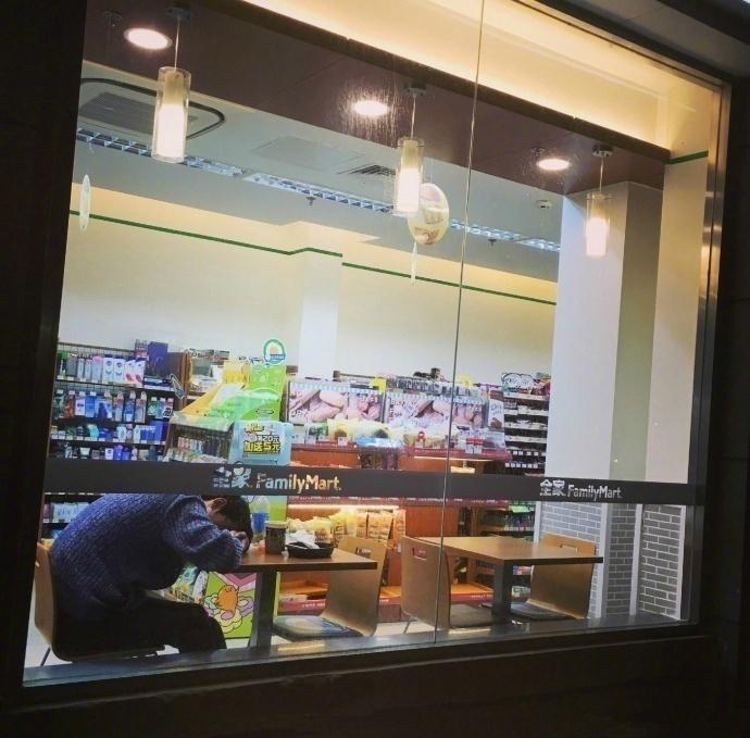 一组照片告诉你 ：成年人的生活