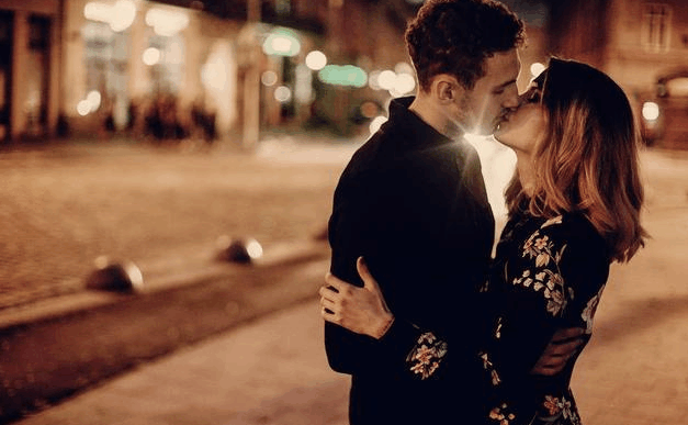 26岁女孩胸闷咳血, 医生意外发现艾滋病, 男友当场吓的腿软!