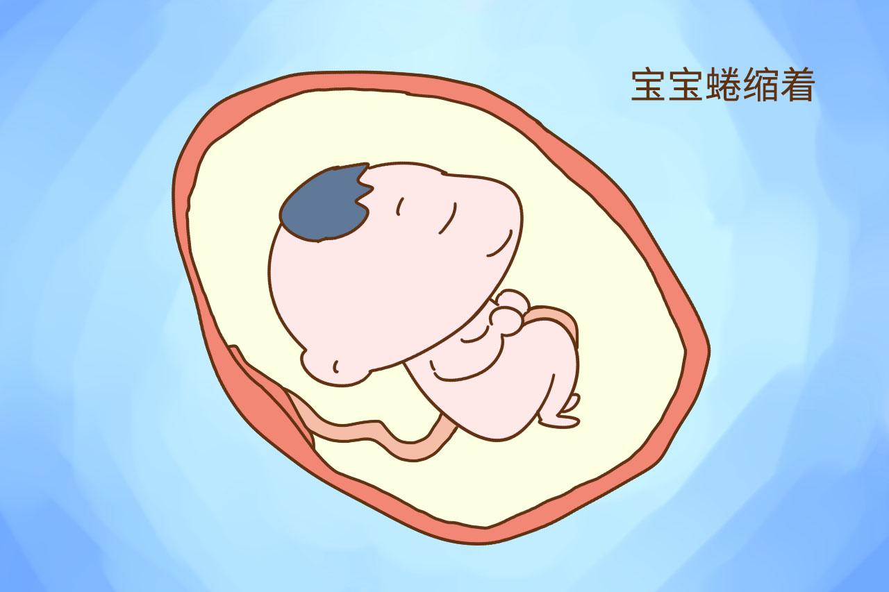 为什么宝宝睡觉时要双手投降? 这两个原因解释很明白, 宝妈别紧张