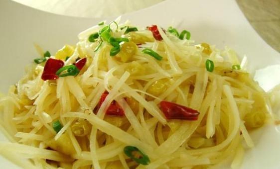 4岁宝宝吃了妈妈炒的菜, 送进抢救室! 医生怒斥: 这点常识都没有