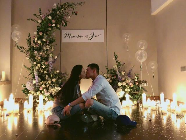 张馨予姐姐澄清何捷没有显赫背景: 收入很普通, 攒钱买的婚戒