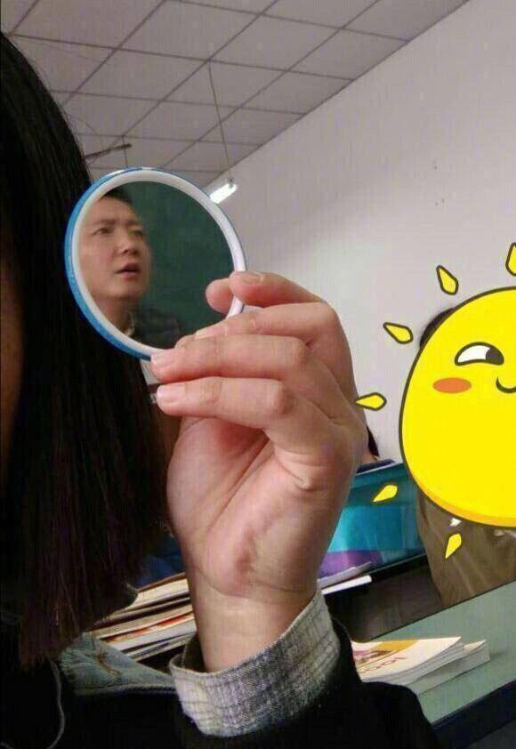 上课偷拍老师...确认过眼神, 你是要去罚站的人