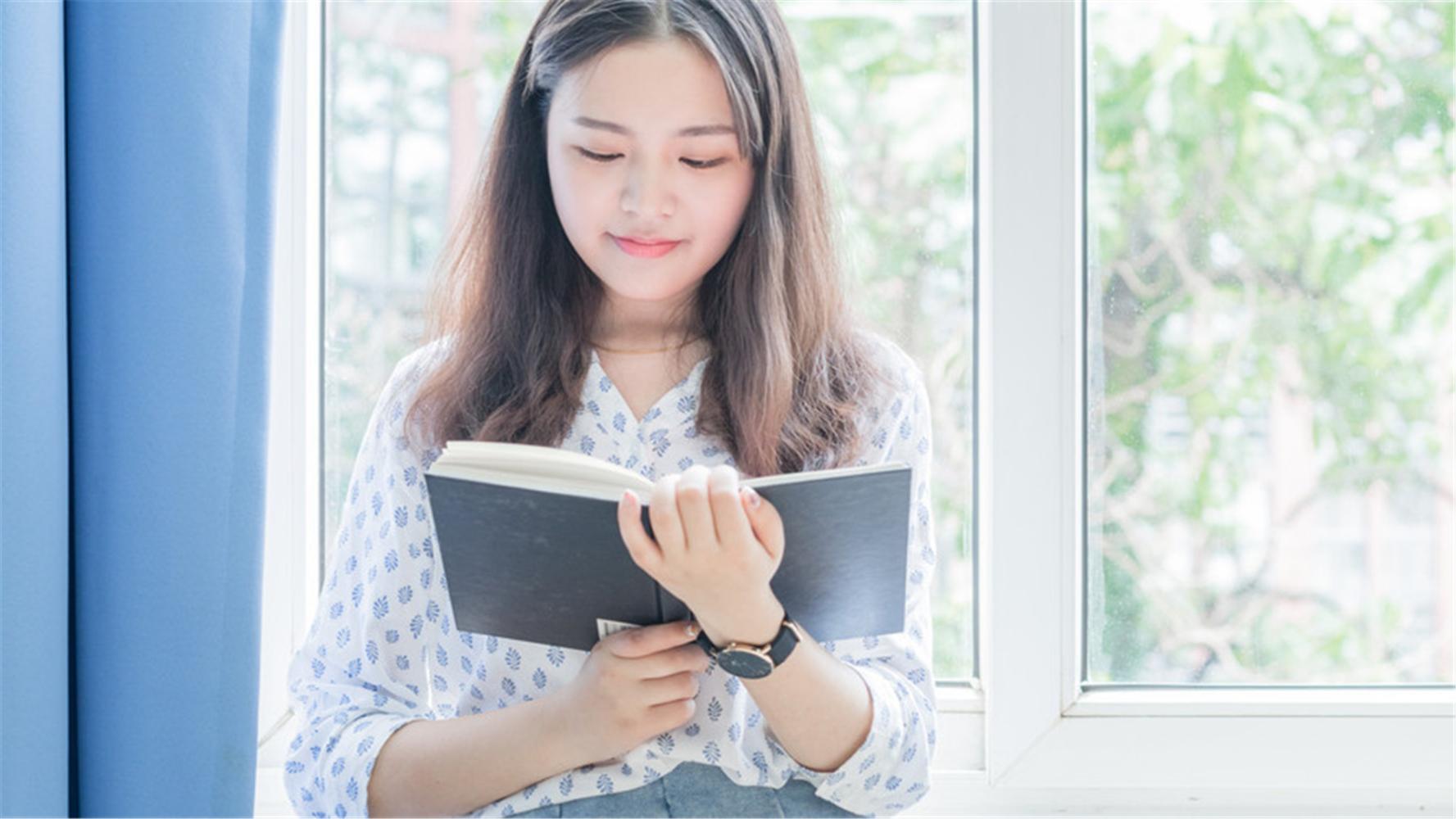 会装“傻”的女人, 不管年龄有多大, 都有男人争着爱