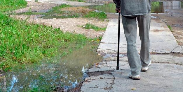 这3种走路姿势最危险! 损健康还减寿命! 你中招了吗?