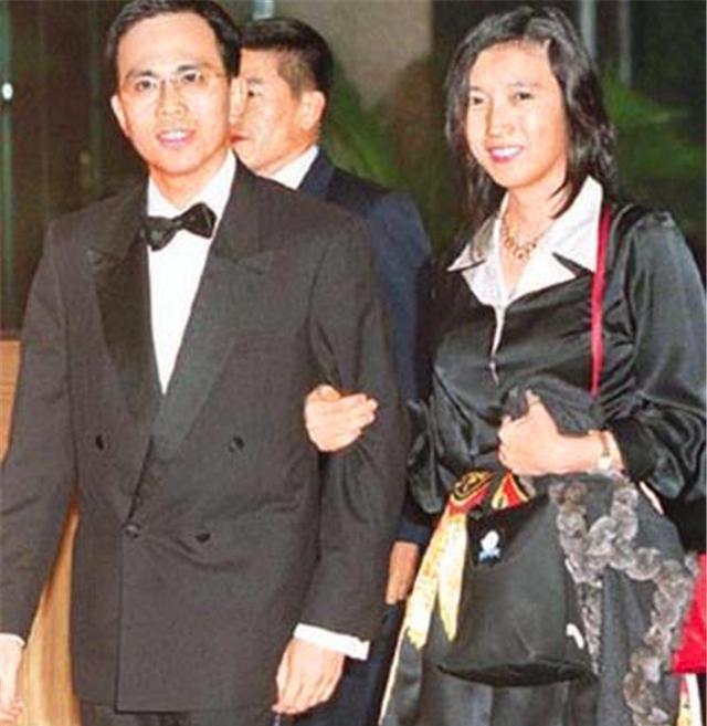 为什么梁洛施嫁不进豪门, 看看郭晶晶就明白差距究竟在哪里!