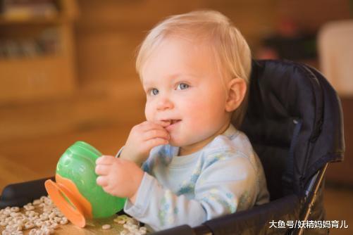 妈妈总让宝宝吃太多, 当心饮食过量, 影响孩子智力发育