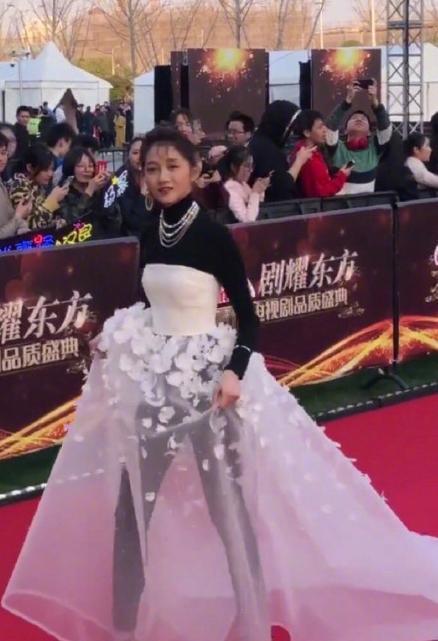 红毯无精修图来了, 杨幂显老, 关晓彤一言难尽, 王凯钟汉良怎么了