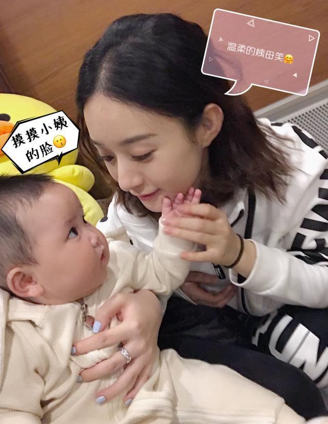 赵丽颖被闺蜜探班, 与干女儿合影“母爱爆棚”, 两人合照很萌很可爱