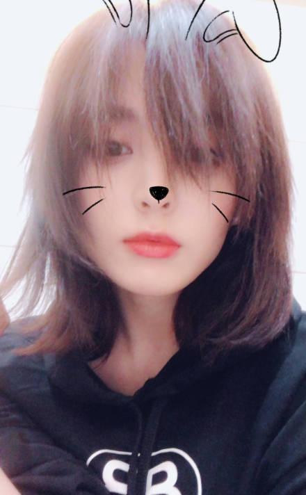 娜扎晒短发素颜萌照少女感爆棚 自己评论“素颜真好看”