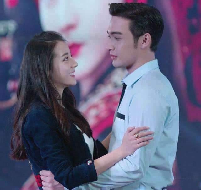 迪丽热巴与五对CP的相拥照 哪一对最般配?