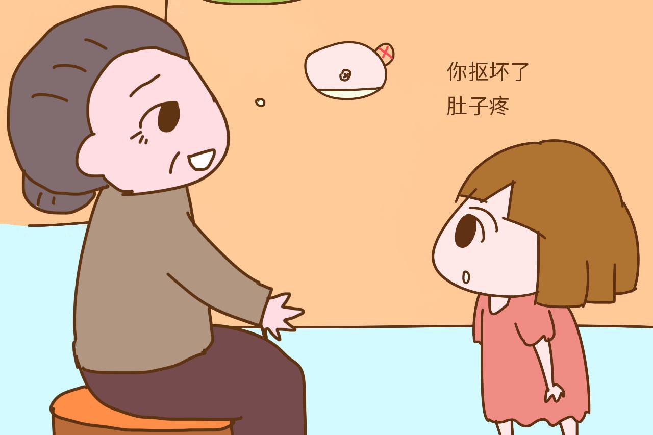 爱抠肚脐眼是宝宝的天性, 妈妈们别“恐吓”, 可以这样帮忙处理