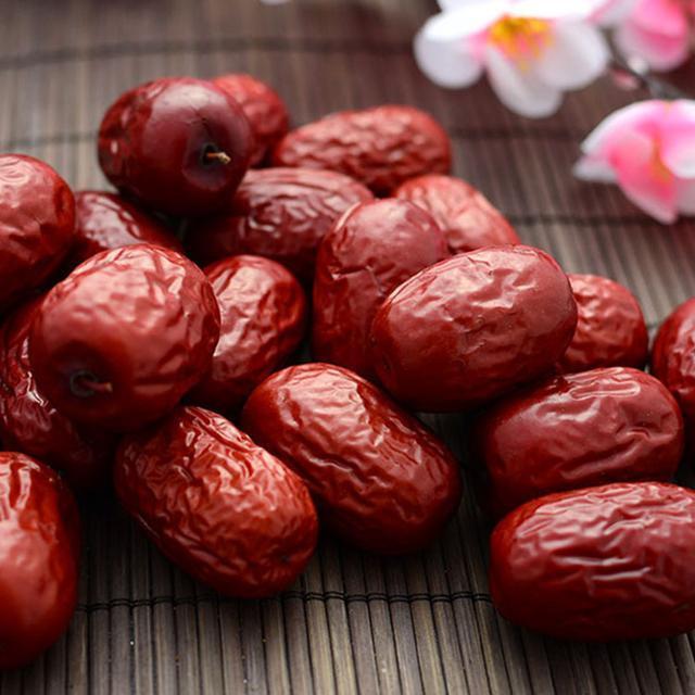 每次来“大姨妈”月经量少? 别贪吃这3类食物, 可能会让卵巢早衰