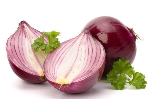 40岁妇女天天煮洋葱给家里人吃, 半个月后, 全家身体出现惊喜变化