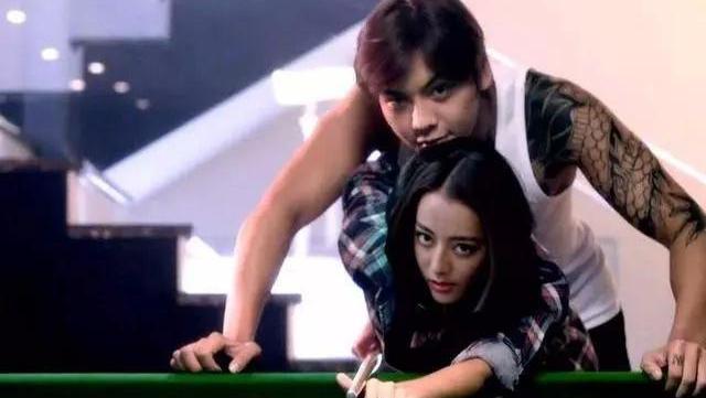 迪丽热巴这次真的彻底告别单身了? 不知粉丝们什么感觉