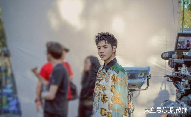 吴亦凡新作搭档英国最火超模, 国际影响力已碾压前组合成员!