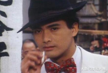 62岁周润发裸捐56亿, 挤地铁逛超市, 出道40年只娶一妻至今无子!