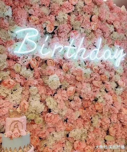 生日礼物是9万元的玫瑰熊, 平日穿搭都是大牌, 这么养女儿对不对