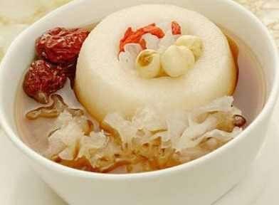 女人月经量少? 平常多吃5种食物, 帮你补充雌激素, 预防提前绝经