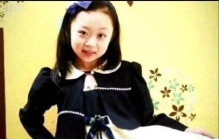 女大十八变: 金喜善9岁女儿近照曝光, 一出生就被群嘲长得丑, 现在她美得像换了张脸!