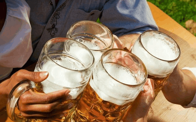 医生提醒: 晚餐5大习惯, 会让你“短寿”, 但很多人每天都这样做