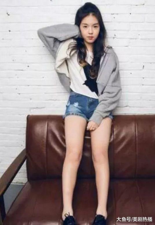 李咏16岁女儿大逆袭! 从龅牙妹变成美少女, 身材高挑容貌清丽!