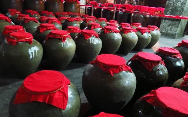 坚持每天喝杯白酒, 20年后会怎样? 一天一杯白酒原来有这么多好处