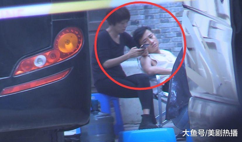 马伊琍探班文章, 俩人亲密无间! 网友: 她是个伟大的女人!