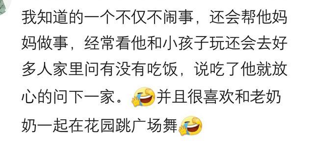 听老人说, 每个村子都会有一个傻子, 如同地方守护神一样