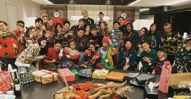 昆凌送豪车作生日礼物 周杰伦车库猛亲老婆超虐狗