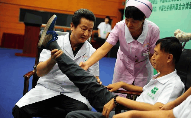 42岁女工人咳嗽四个月, 查出肺癌晚期, 医生叹息: 早就该来医院了!