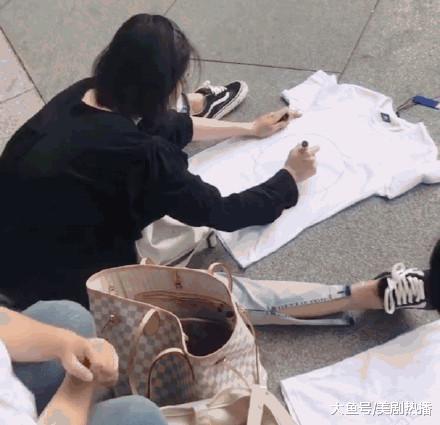 郑爽自曝胖了10斤, 通过看剧本减压! 耿直的她真适合娱乐圈么?