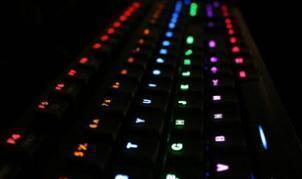 20岁少年查出肝癌晚期, 妈妈医院下跪哭着说: 救救我的儿子吧