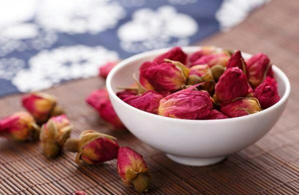 女人月经量少? 平常多吃5种食物, 帮你补充雌激素, 预防提前绝经